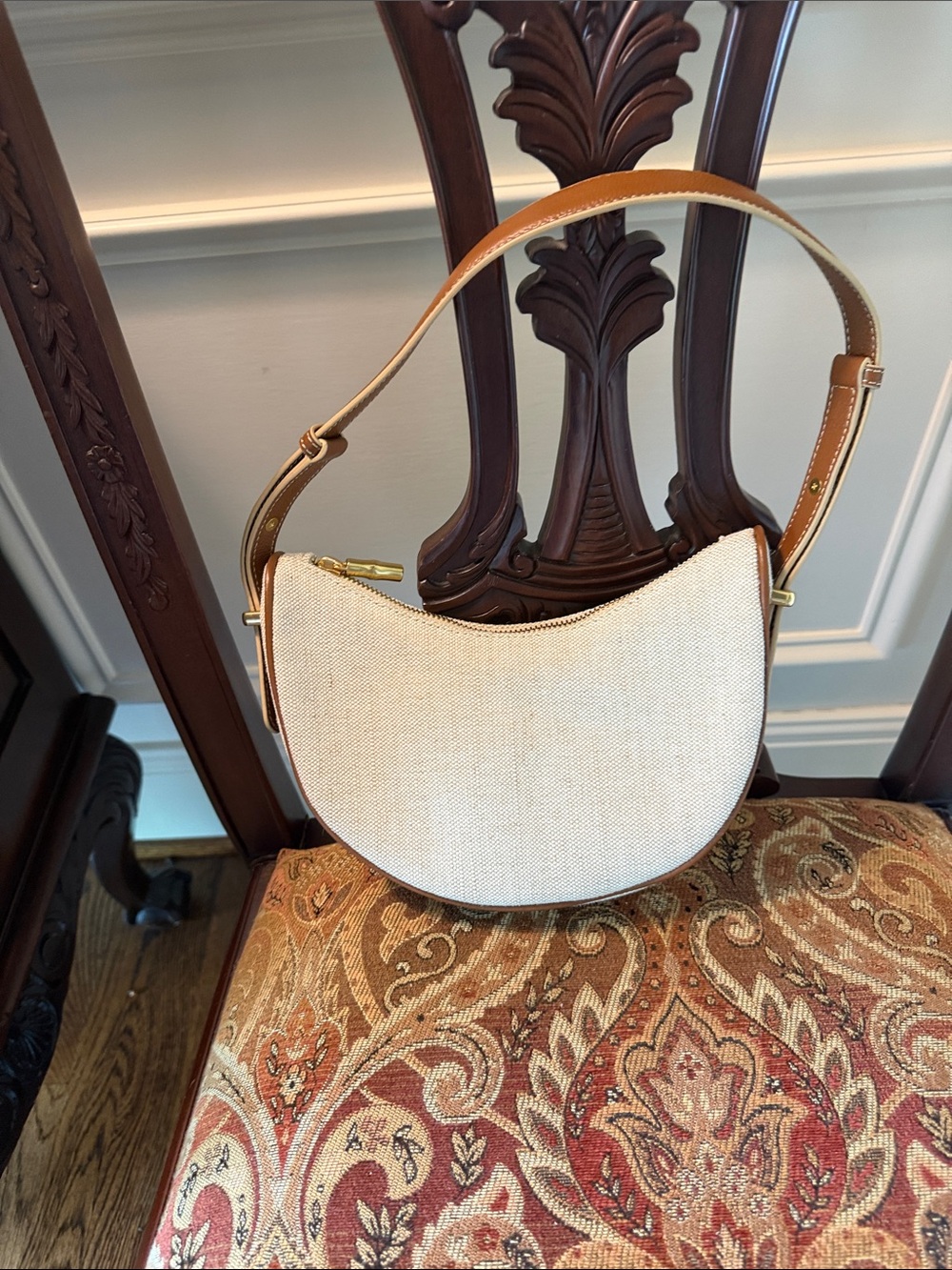 J.McLaughlin NWOT Mini Linen-leather handbag. Adjustable strap. Bamboo zip